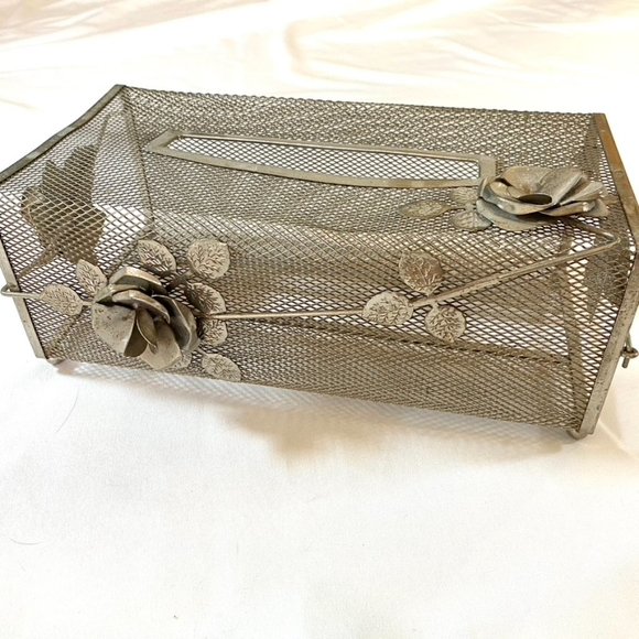 Vintage 50s 60s metal mesh tissue box with roses Mid Century Modern - Picture 3 of 6